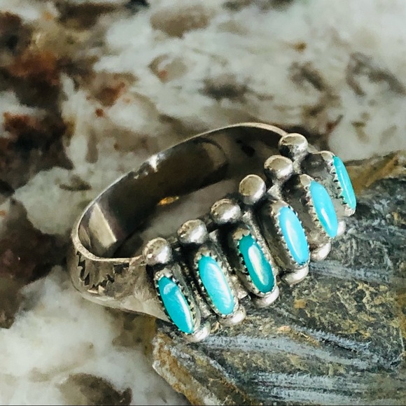 VTG ZUNI NEEDLEPOINT STERLING TURQUOISE CUFF, RING, BROOCH/PENDANT & EARRINGS - Picture 10 of 16